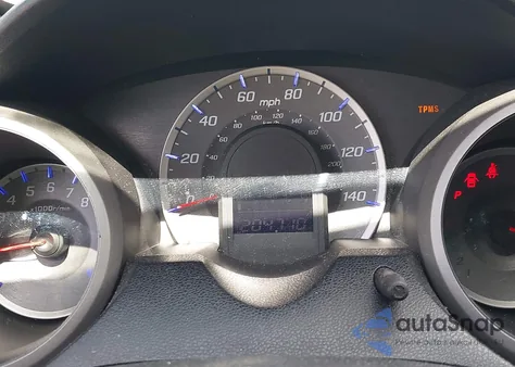 2011 Honda Fit z USA, uszkodzony, nr VIN JHMGE8H32BC016763